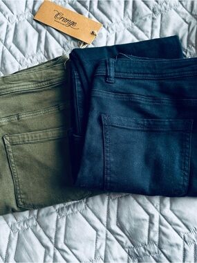 Sz L 🇨🇦⭐️ 2 Pairs 1 NWT Orange Mid Rise Army Green and Navy Cargo Jeans